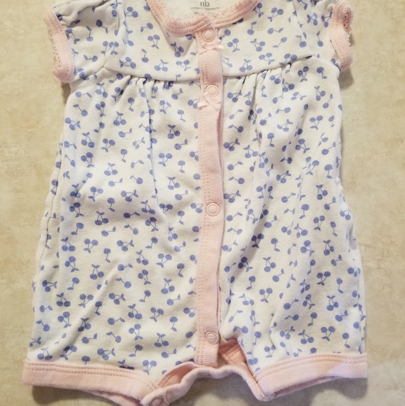 💙BUNDLE DEAL Carters Newborn clothes💜 - Picture 2 of 4